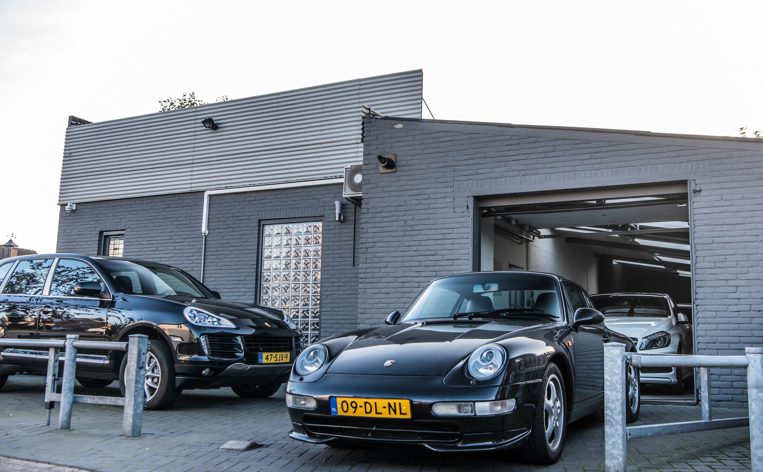 Common Image dinesten_images_1775630148.jpg porche en bentley specialiteit | Auto Exact